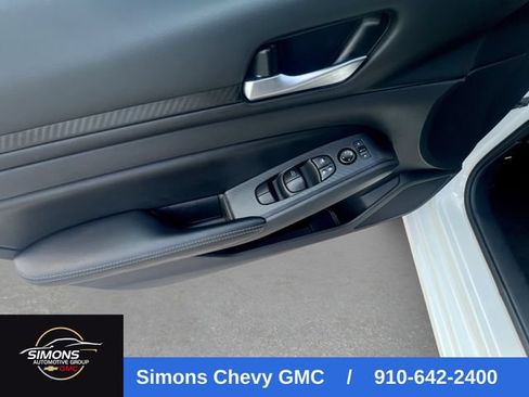 Used 2024 Nissan Altima 2.5 SV FWD image 16