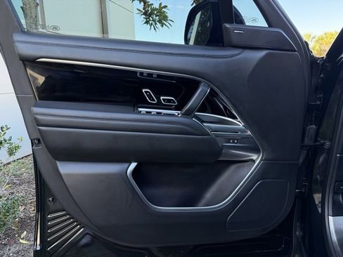 Used 2023 Land Rover Range Rover Long Wheelbase SE image 17