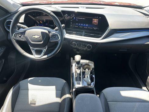 Used 2025 Chevrolet Trax LT w/ LT Convenience Package FWD image 18