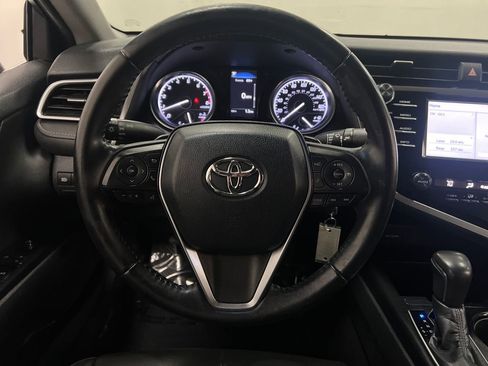 Used 2018 Toyota Camry SE FWD image 18