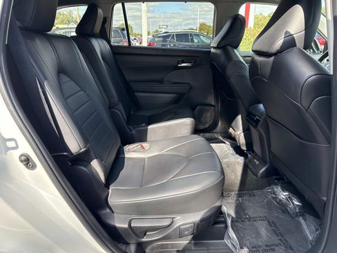 Used 2023 Toyota Highlander XLE image 26