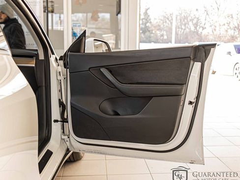 Used 2020 Tesla Model Y Long Range image 37