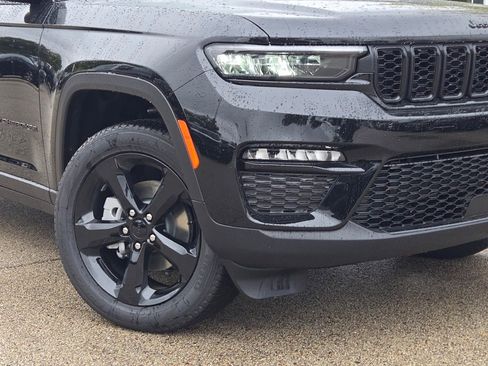 New 2025 Jeep Grand Cherokee Limited w/ Black Appearance Package image 3