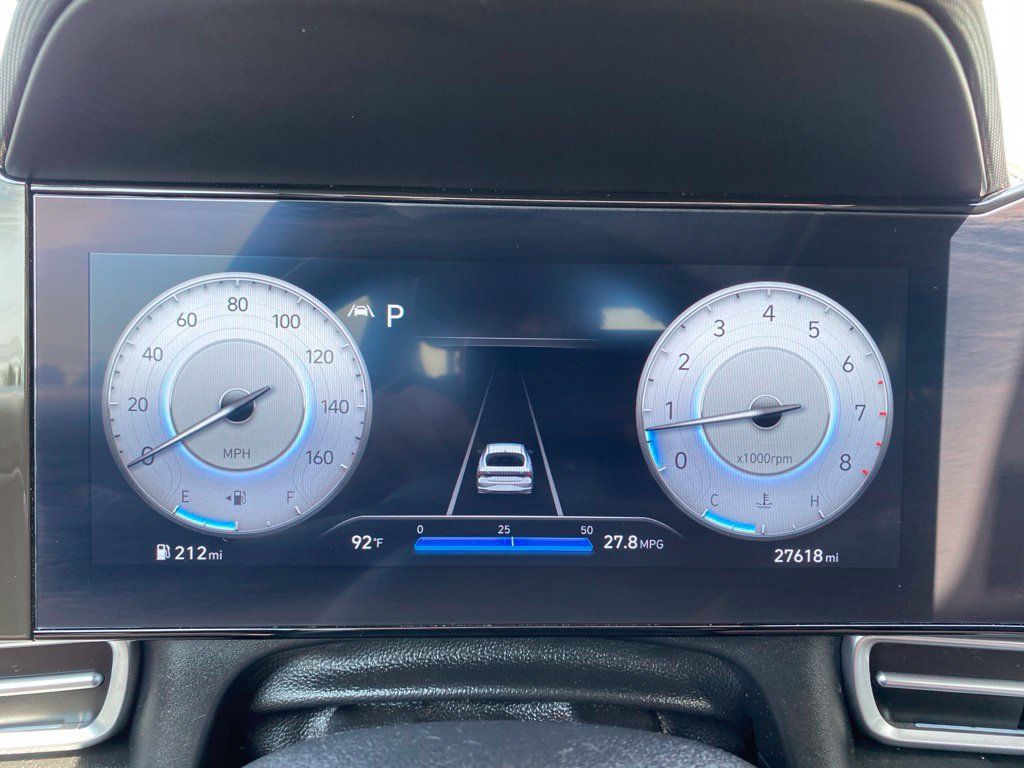 Certified 2023 Hyundai Elantra Limited w/ Winter Weather Package FWD image 11