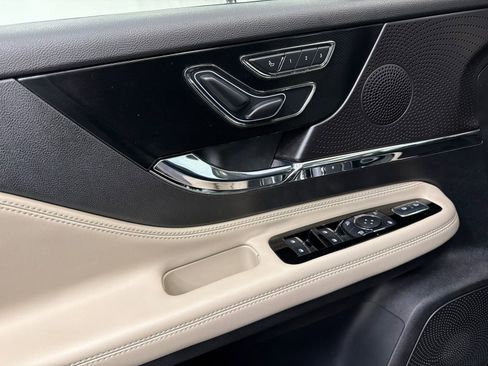 Certified 2025 Lincoln Corsair AWD image 33