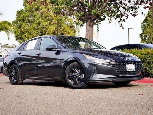 Used 2021 Hyundai Elantra SEL w/ Convenience Package image 2