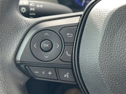 Used 2021 Toyota Corolla LE image 34