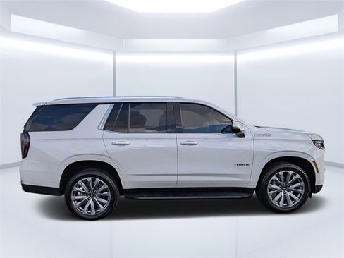 Used 2025 Chevrolet Tahoe High Country image 2