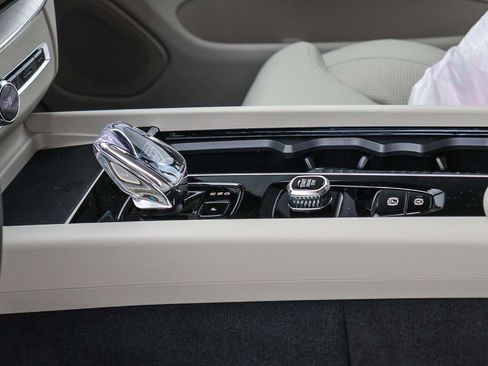 New 2026 Volvo XC60 T8 Ultra w/ Protection Package Premier image 31