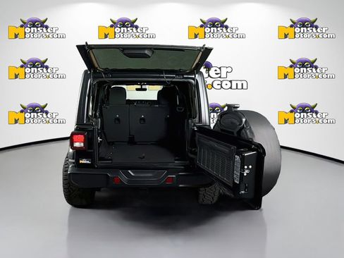 Used 2023 Jeep Wrangler Unlimited Sahara w/ Cold Weather Group AWD/4WD image 26