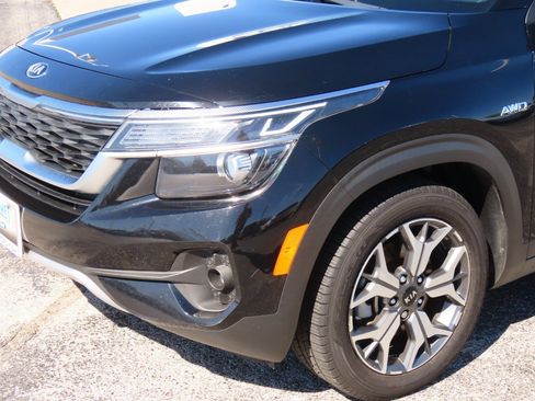 Used 2021 Kia Seltos EX image 3