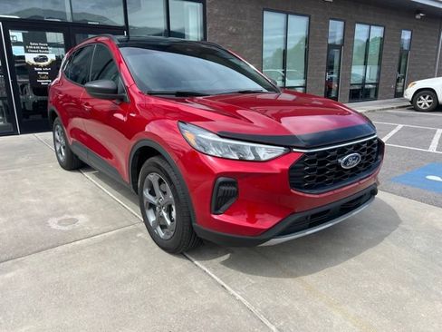 Used 2025 Ford Escape ST-Line w/ Tech Pack #1 AWD/4WD image 2