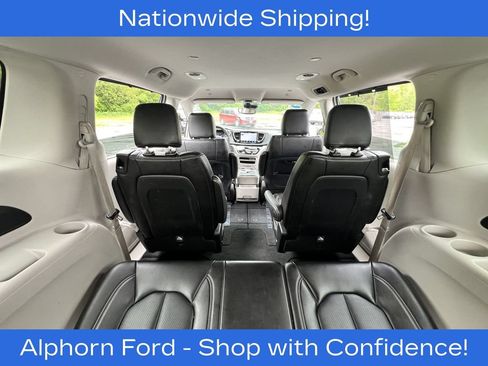Used 2024 Chrysler Pacifica Touring-L FWD image 37