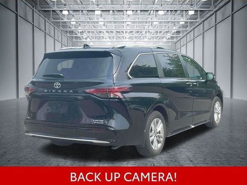 Used 2023 Toyota Sienna Limited AWD/4WD image 9