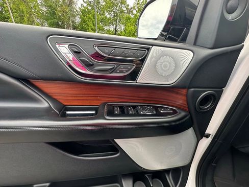 Used 2018 Lincoln Navigator L Reserve w/ Technology Package AWD/4WD image 25