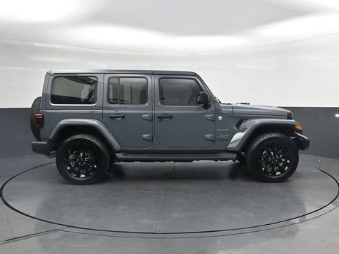Used 2024 Jeep Wrangler Unlimited Sahara w/ Technology Group AWD/4WD image 3