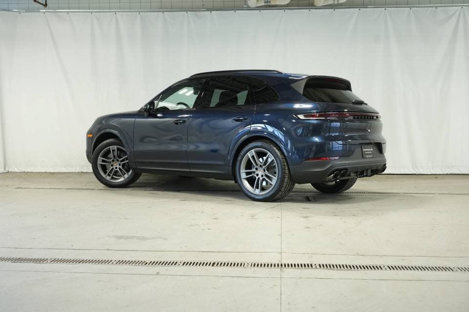 Certified 2026 Porsche Cayenne AWD/4WD image 3