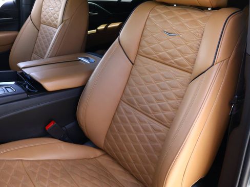 Used 2023 Cadillac Escalade ESV Premium Luxury w/ Performance Package AWD/4WD image 19