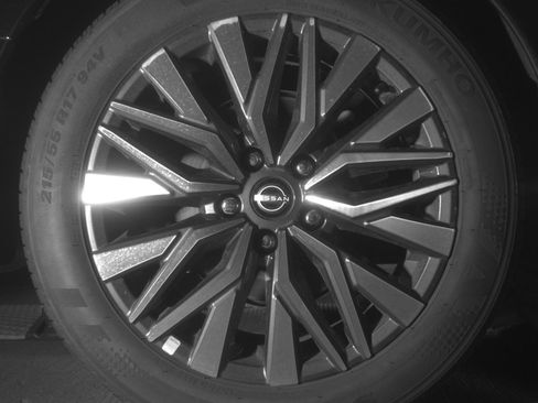 Used 2025 Nissan Altima 2.5 SV FWD image 15