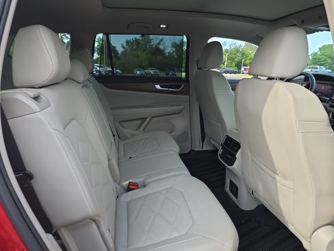 Used 2025 Volkswagen Atlas SE FWD image 10