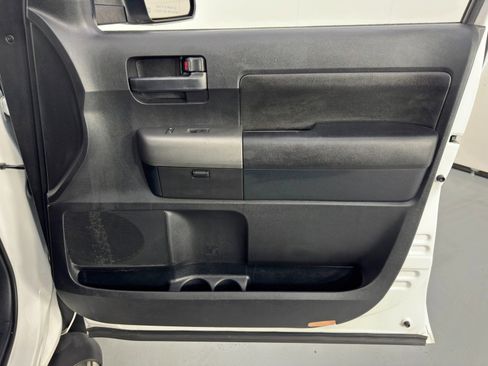 Used 2010 Toyota Tundra w/ SR5 Package image 36