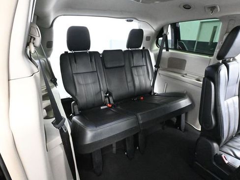 Used 2013 Chrysler Town & Country Touring image 36
