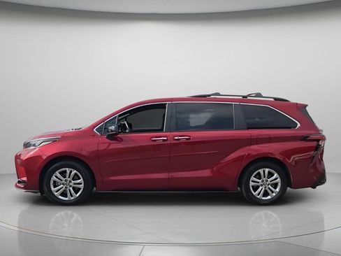 Used 2022 Toyota Sienna XSE w/ XSE Plus Package AWD/4WD image 3
