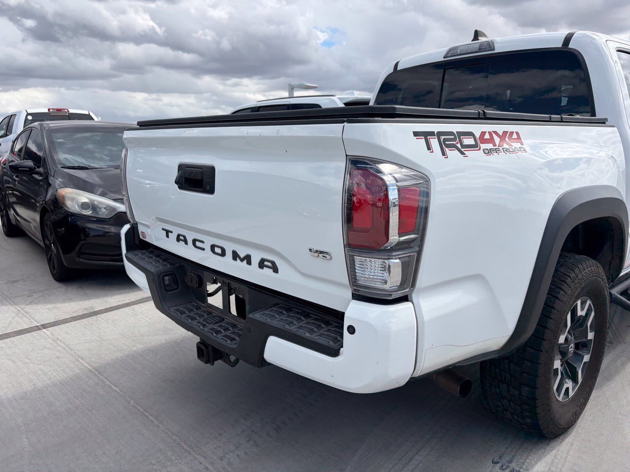 Used 2023 Toyota Tacoma TRD Off-Road w/ TRD Premium Off Road Package AWD/4WD image 4