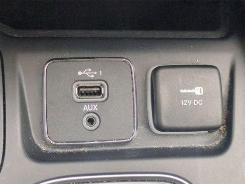 Used 2020 Jeep Cherokee Limited image 29