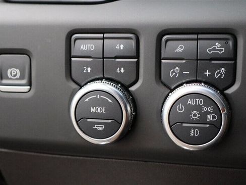 Used 2025 GMC Sierra 3500 AT4 w/ AT4 Premium Plus Package AWD/4WD image 24