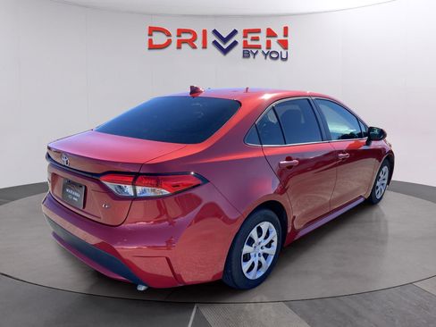 Used 2020 Toyota Corolla LE image 6
