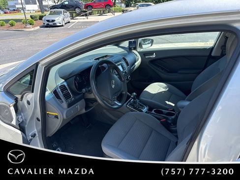 Used 2017 Kia Forte LX w/ LX Popular Package FWD image 9