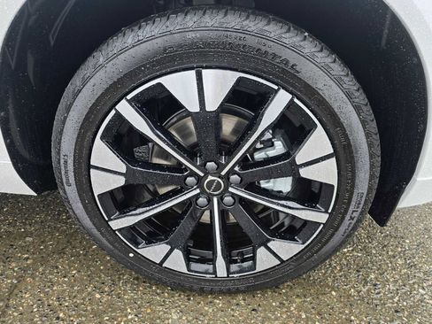 New 2026 Volvo XC60 B5 Plus w/ Climate Package image 9