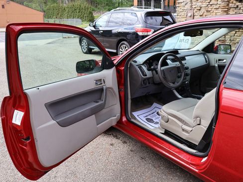 Used 2010 Ford Focus SES FWD image 10