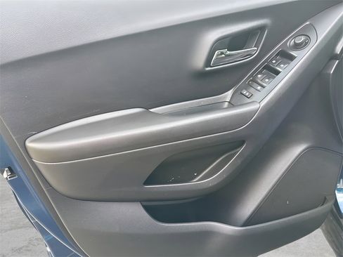 Used 2020 Chevrolet Trax LT w/ LT Convenience Package image 20
