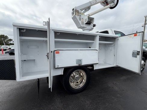 Used 2006 Ford F550 4x4 Regular Cab Super Duty image 12