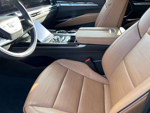 Certified 2025 Cadillac Escalade Premium Luxury w/ Touring Package image 9