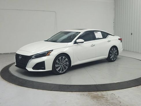 Used 2024 Nissan Altima 2.5 SL FWD image 4