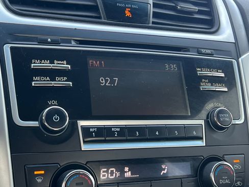 Used 2017 Nissan Altima 2.5 SV w/ Interior Lighting Package image 18