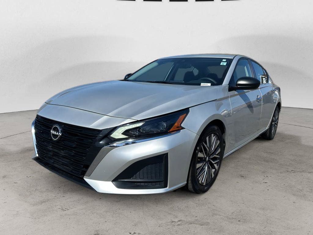 Used 2024 Nissan Altima 2.5 SV FWD image 1