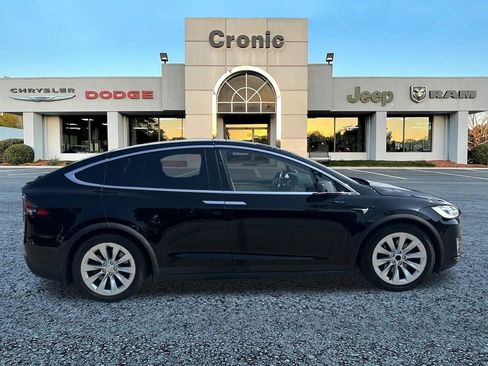 Used 2018 Tesla Model X 75D AWD/4WD image 2