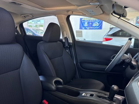 Used 2018 Honda HR-V EX image 26