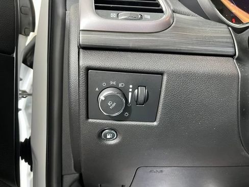 Used 2019 Jeep Grand Cherokee Laredo AWD/4WD image 19