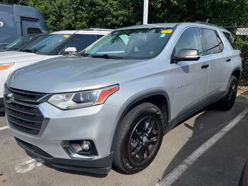 Used 2019 Chevrolet Traverse LT FWD image 1