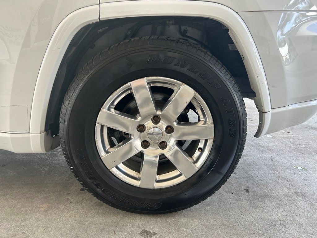 Used 2017 Jeep Grand Cherokee Altitude RWD image 18
