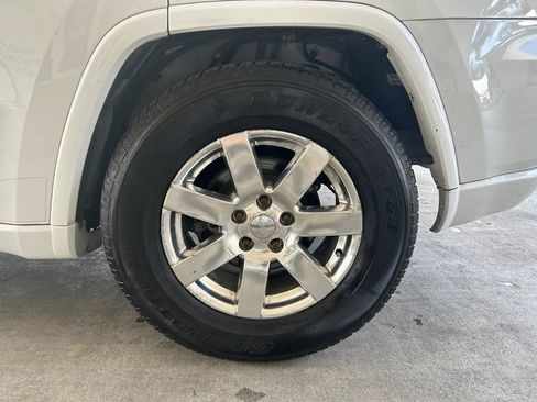 Used 2017 Jeep Grand Cherokee Altitude RWD image 18