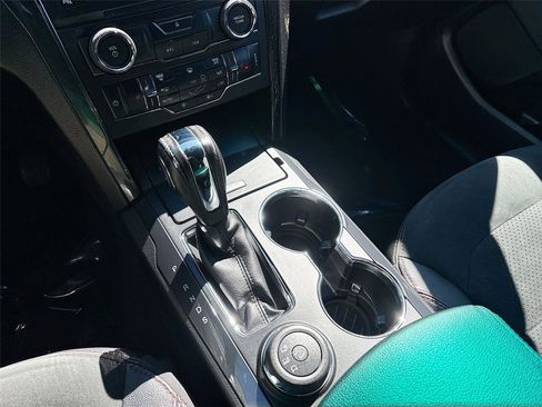 Used 2018 Ford Explorer XLT w/ Equipment Group 202A image 18