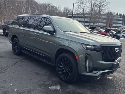 Used 2023 Cadillac Escalade ESV Sport w/ LPO, ONYX Package image 5