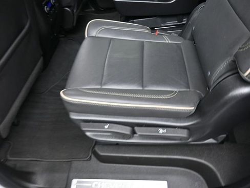 Used 2023 Chevrolet Suburban Premier image 22