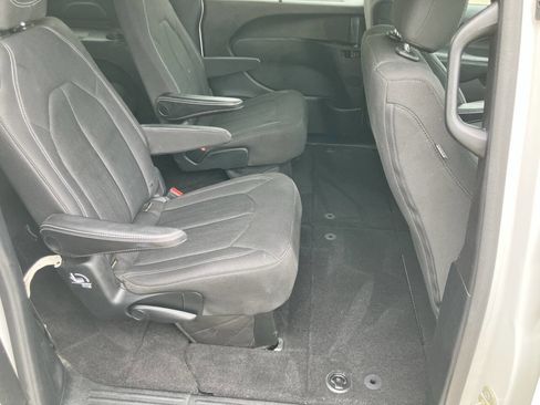 Used 2018 Chrysler Pacifica Touring Plus w/ S Appearance Package FWD image 24